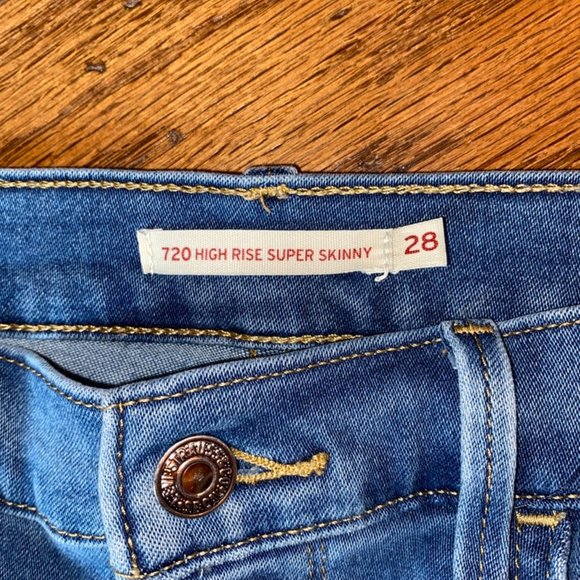 Levi's 720 High-Rise Super-Skinny Jean - Picture 4 of 4